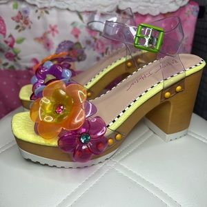 Betsy Johnson Floryn sandals block heels